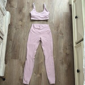 Light pink Lulu set - align great condition!